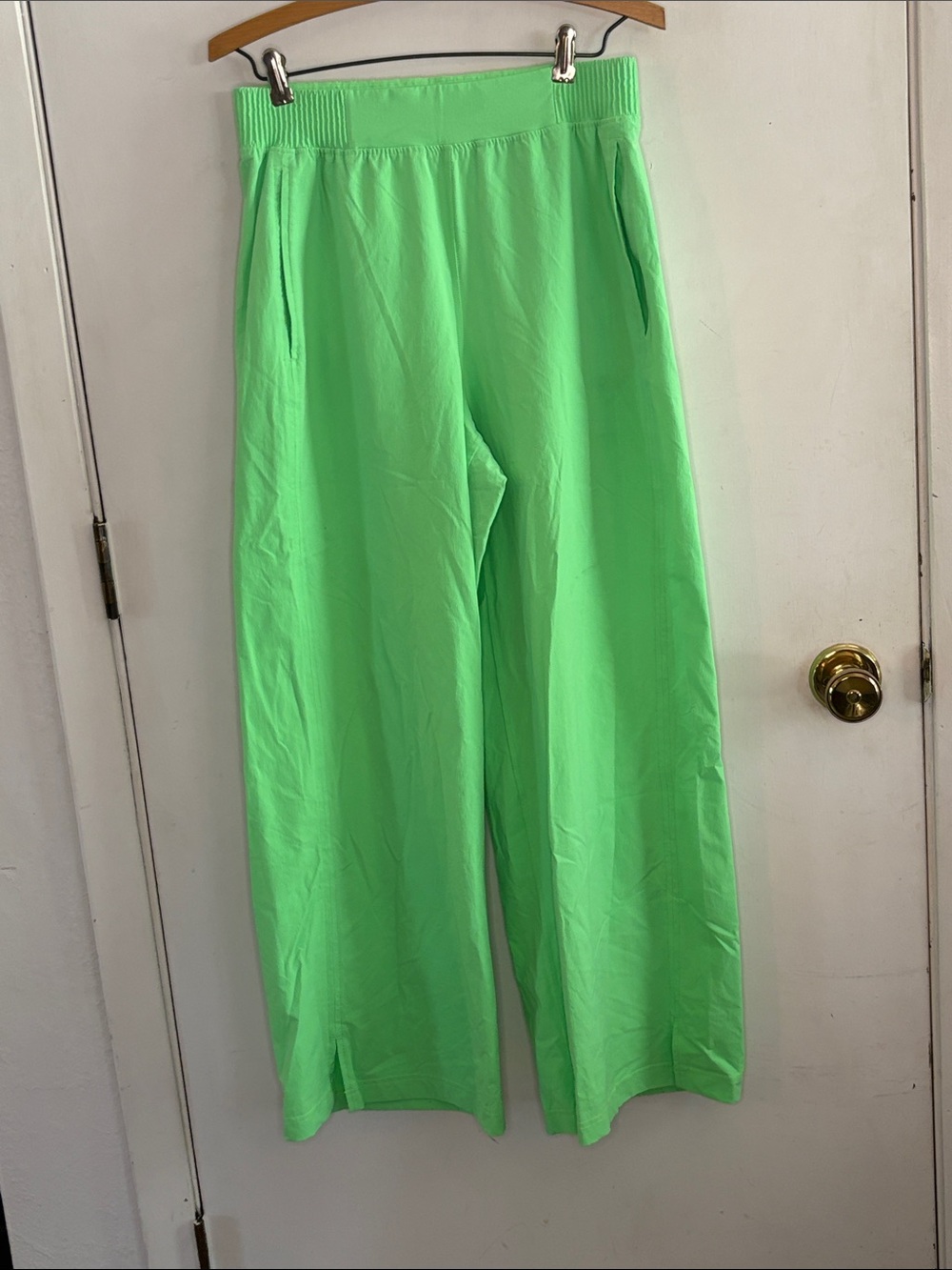 Lululemon bright green stretch woven high waisted wide leg pants Size Small - Picture 1 of 9